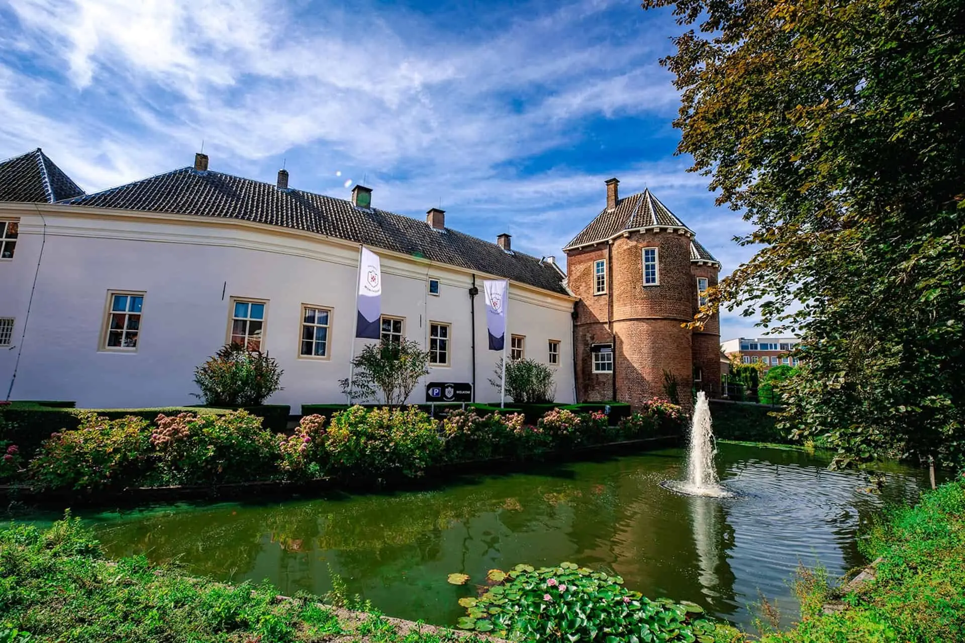 Kasteel Montfoort gezien vanaf de gracht